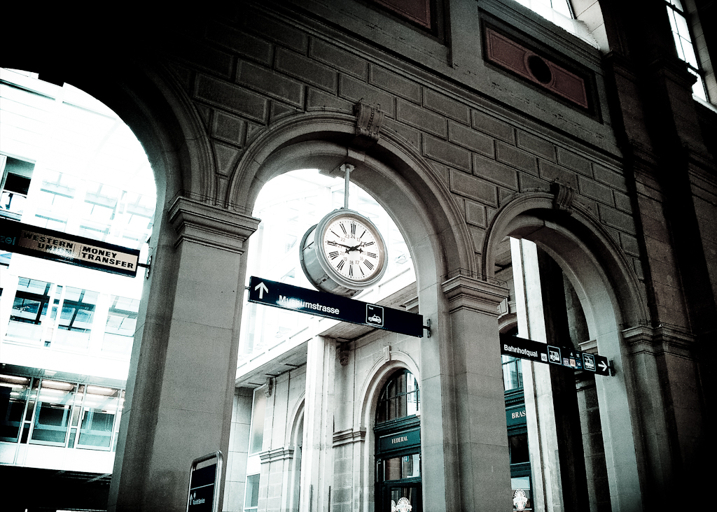 clock-zurich-main-train-station